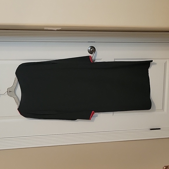 100%silk  sheath dress blk and red with matching belt. Easy fit and flattering. - Picture 2 of 5